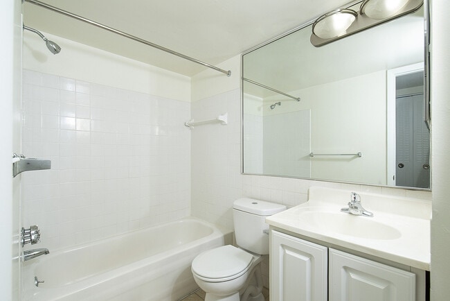 Bathroom - Fairway Park Apartments & Townhomes