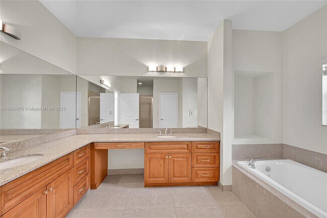 Building Photo - 4425 Hidden Harbour Terrace