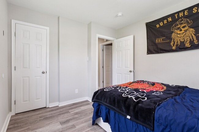 Building Photo - Updated ranch in Portsmouth!