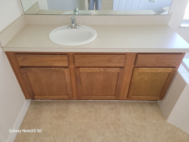 Building Photo - FOR RENT!! CHARMING AND COZY 3 BEDROOM 2 B...
