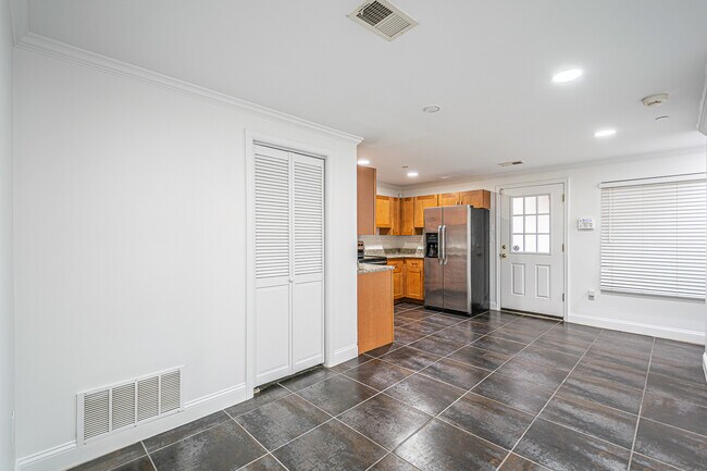 Building Photo - 1203 Delafield Pl NW