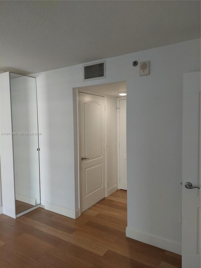 Building Photo - 1200 Brickell Bay Dr