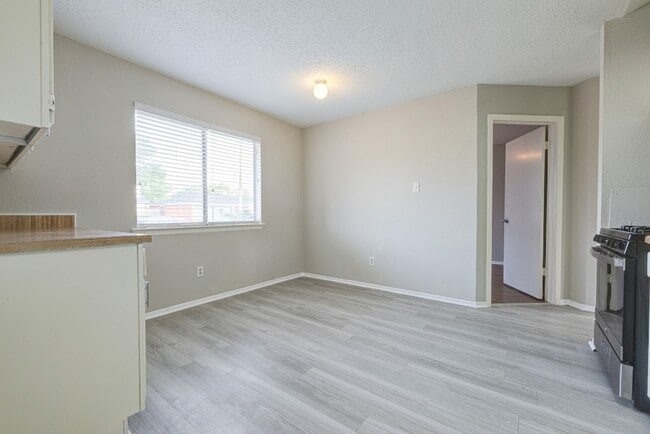 Building Photo - 20135 Telegraph Square Ln