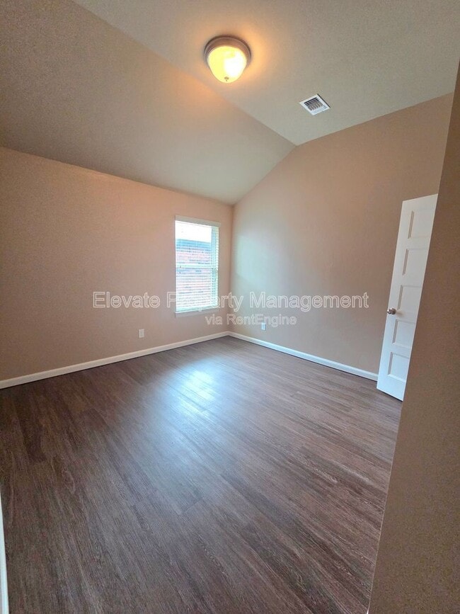 Building Photo - 2301 Kintyre Rd