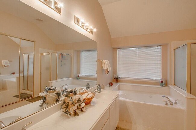 Building Photo - 8002 Weeping Willow Pl