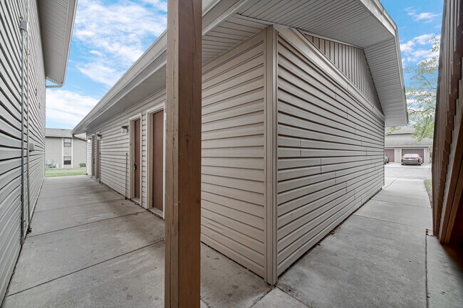 Building Photo - 1395 Alpine Ct