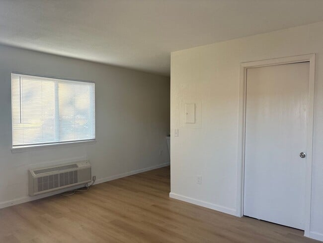 Interior Photo - WSquareWest