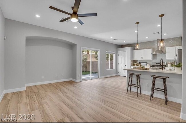 Building Photo - 254 Little Minah Ct