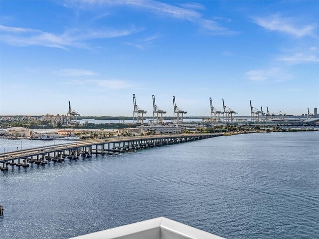 Building Photo - 650 West Ave