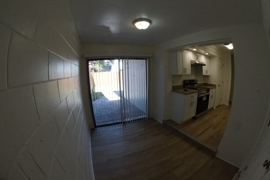 Building Photo - 6157 Sandcrest Cir