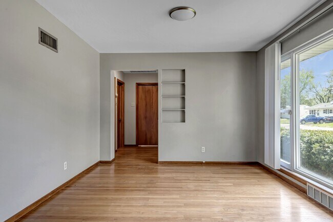 Building Photo - 765 Babler Dr
