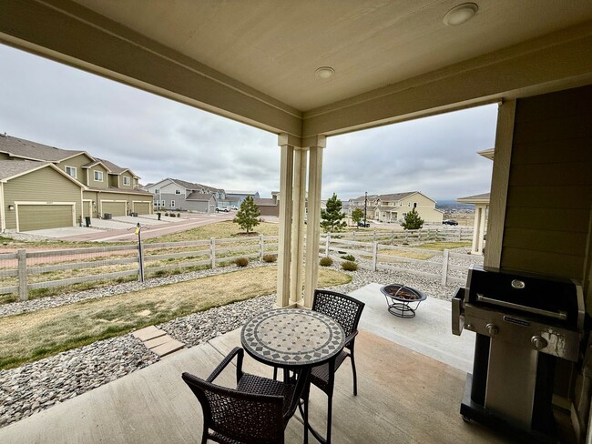 Building Photo - Beautiful Modern 3-Bedroom, 2.5 bath Townh...