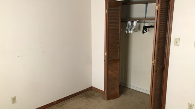 Building Photo - 1000 Sybil Dr