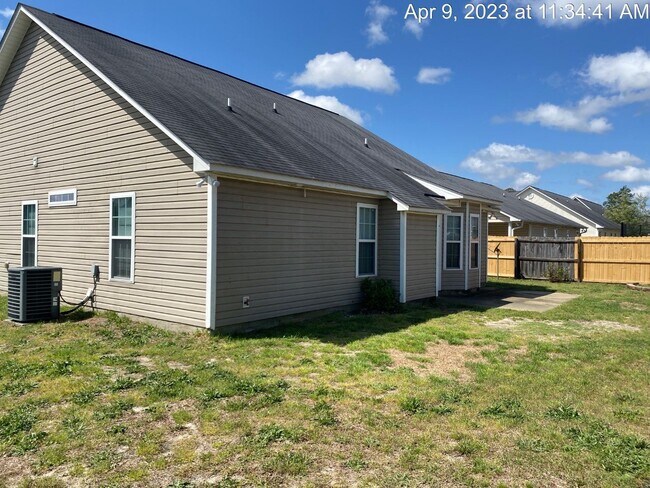 Building Photo - 2126 Queen Elizabeth Ln