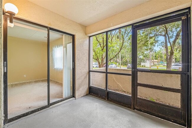 Building Photo - 125 Woodlake Wynde
