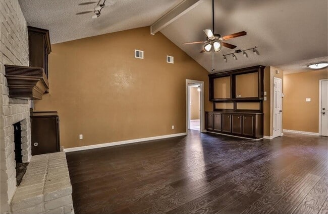 Building Photo - 22627 Elsinore Dr