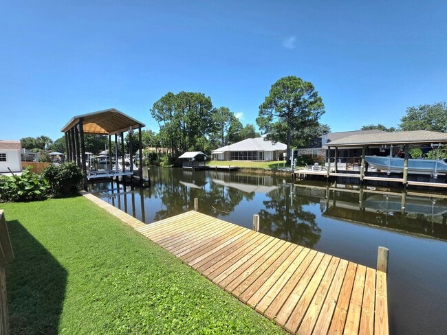 Building Photo - 1643 Kalakaua Ct