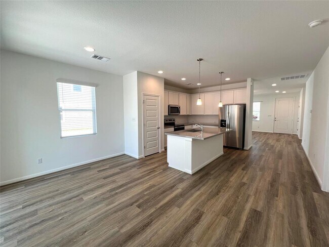 Building Photo - 302 Elm Br Trl