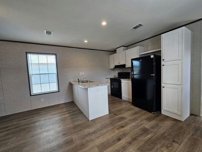 Building Photo - 1018 Myakka Dr