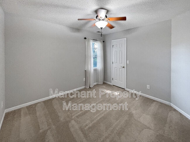 Building Photo - 6 Twickenham Dr