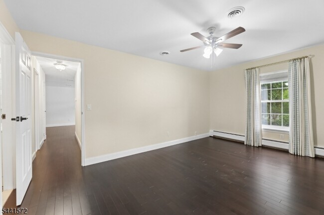 Building Photo - 364 E Ridgewood Ave