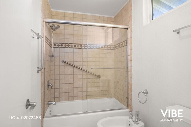 Building Photo - WESTLAKE HILLS- 5 BEDROOMS on a Quiet Street. Walk to everything!!!