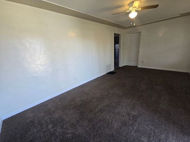 Building Photo - 512 N Palm St