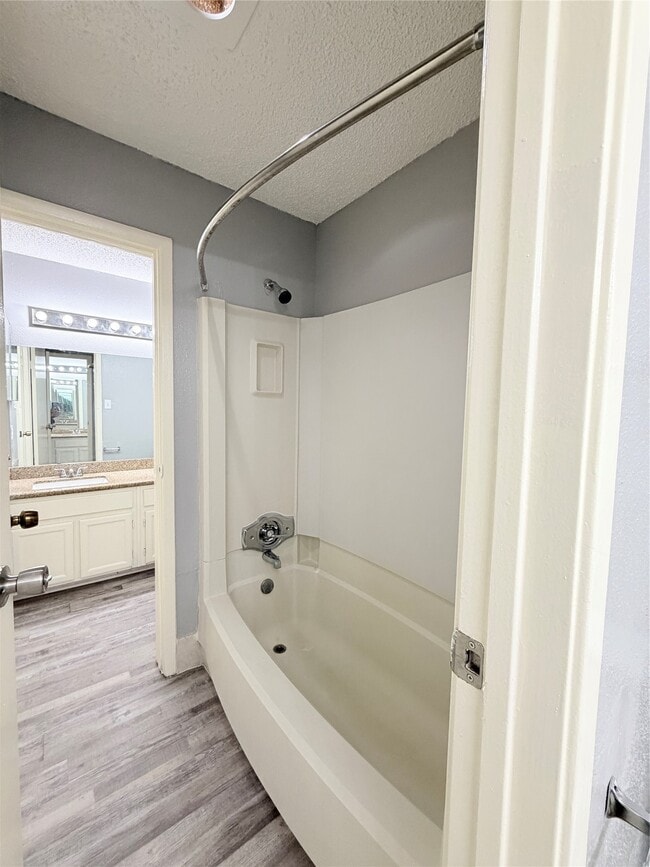 Building Photo - 9461 Pagewood Ln