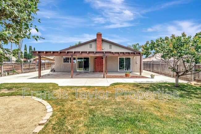 Building Photo - 568 Larchwood Dr