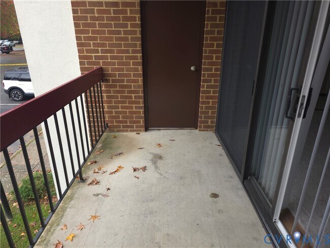 Building Photo - 4003 Governors Square