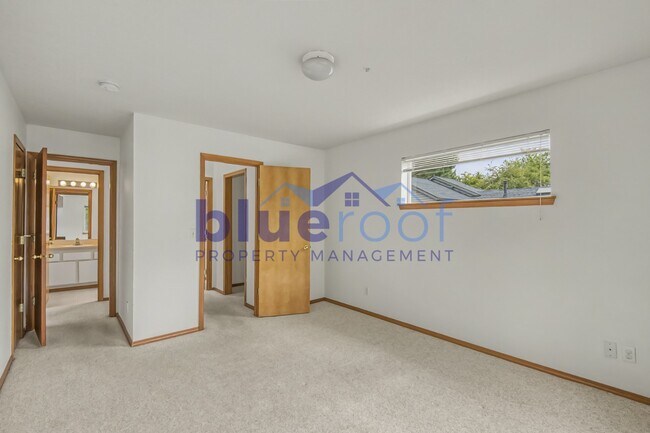 Building Photo - 520-522 SW 150th Ave