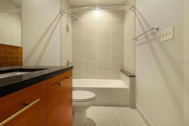 Building Photo - 400 4th Ave S