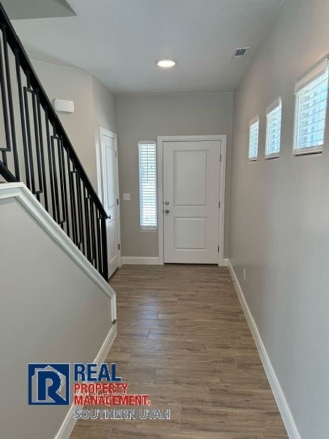Building Photo - 1042 S 1450 E