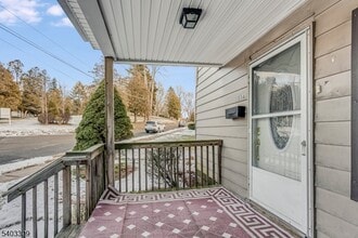 Building Photo - 155 Main St