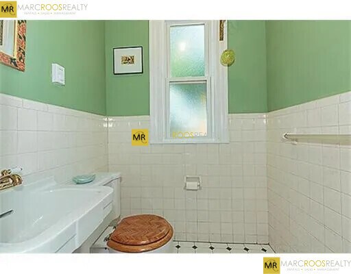 Building Photo - 178 Perham St