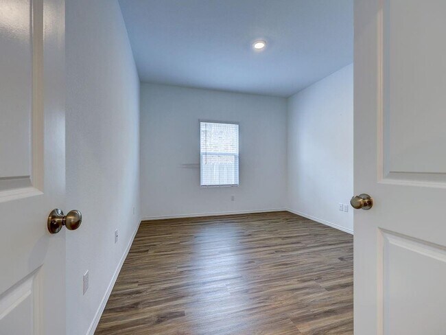 Building Photo - 1629 Brueggerhoff Rd