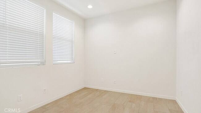 Building Photo - 137 Mirth