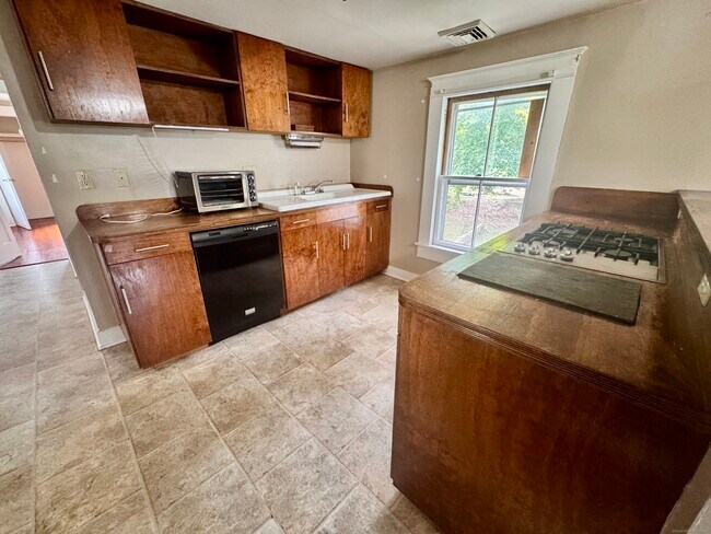 Building Photo - 111 Rockwell St