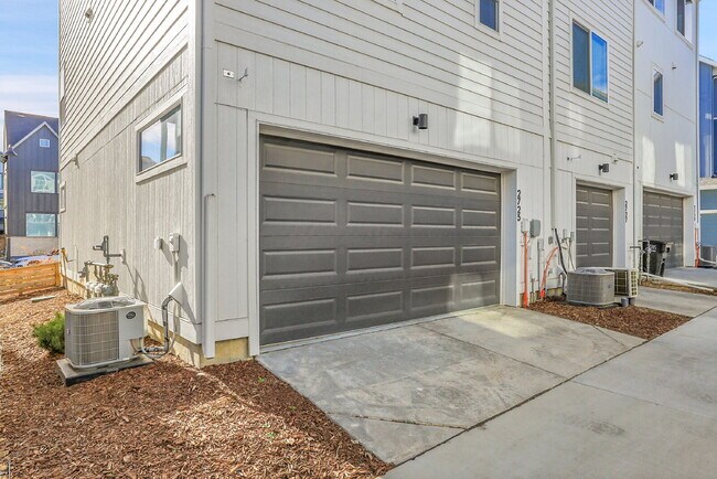 Building Photo - $2,500 - 2 Bed, 2 Full Bath Townhome In Broomfield with Central AC and In Unit Laundry!