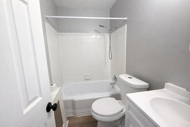 Building Photo - 2917 Cornwall Rd