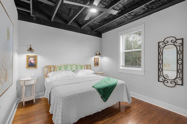 Building Photo - 156 Camellia St