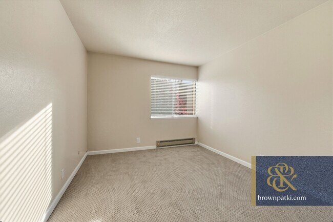 Building Photo - 916 Beach Park Blvd