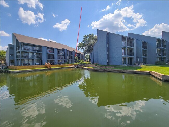 Building Photo - 12500 Melville Dr