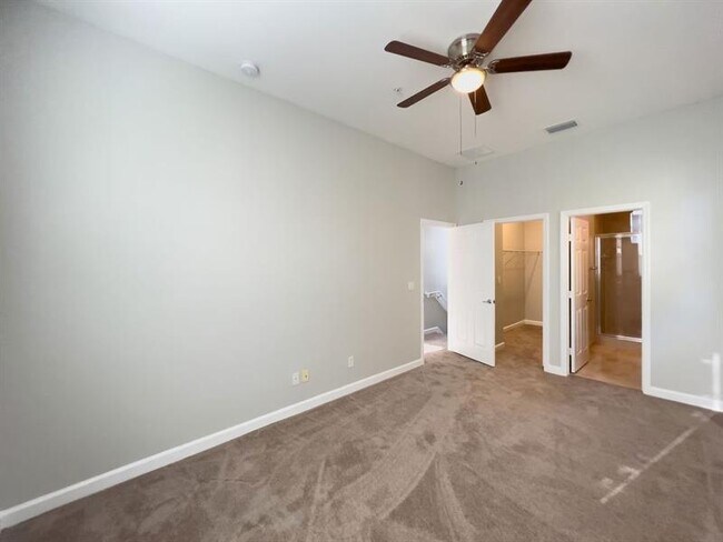 Building Photo - 2339 Vintage Dr