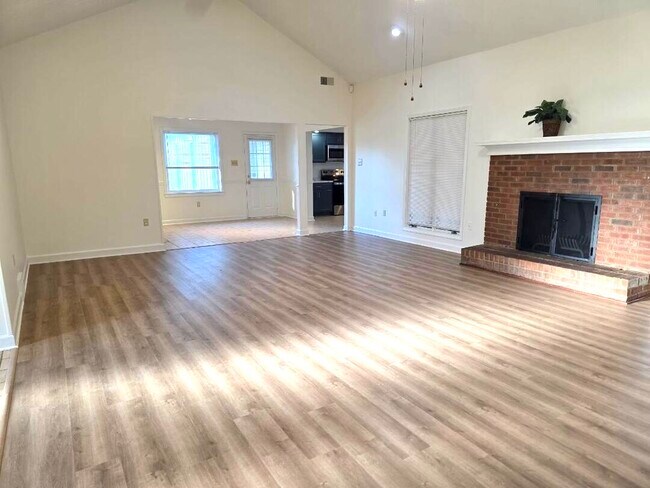 Building Photo - 3625 Wincross Dr