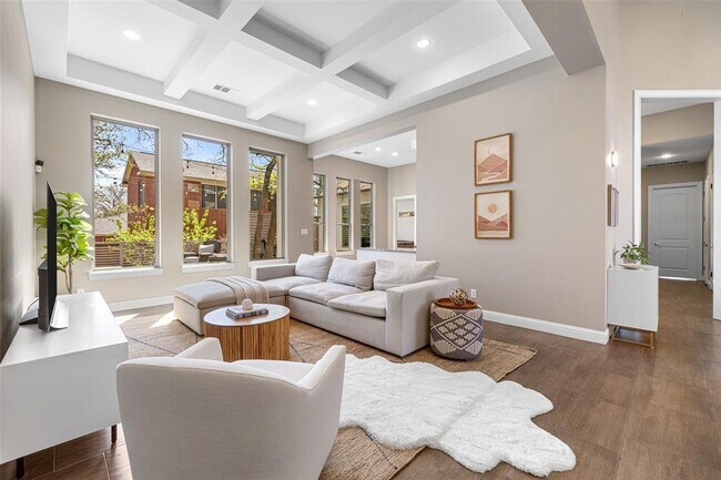 Building Photo - 1017 S Quinlan Park Rd