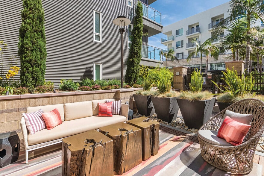 Building Photo - 98 North First Street-SI FL5-ID1309