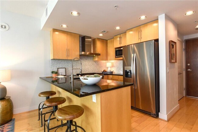 Building Photo - 300 Bowie St