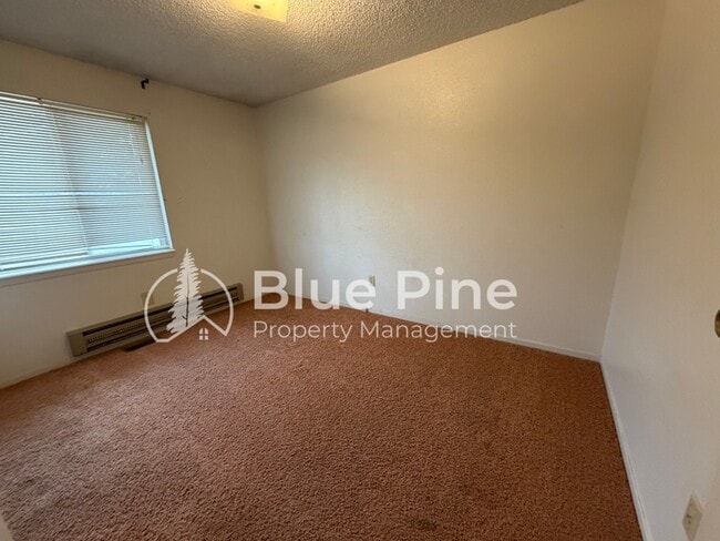 Building Photo - 2895 Meadow Ln