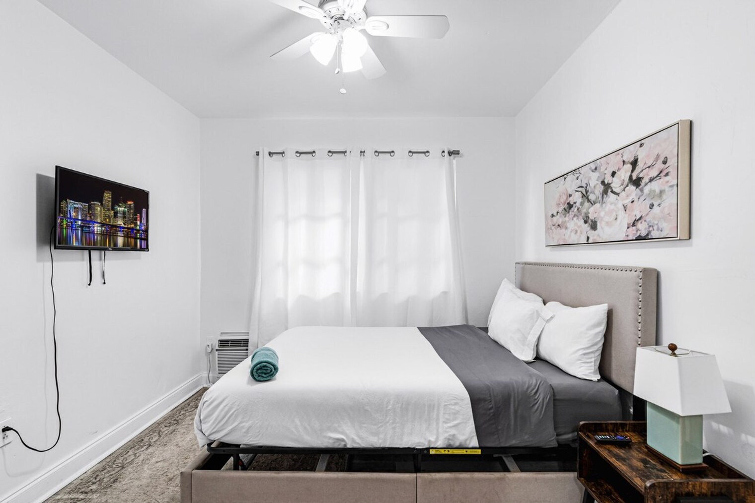 Building Photo - 975-977-977 SW 10th St